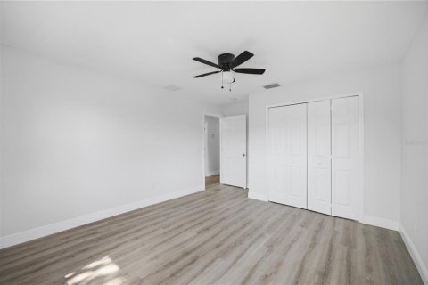 House in Saint Petersburg, Florida 3 bedrooms, 175.03 sq.m. № 2205248 - photo 26