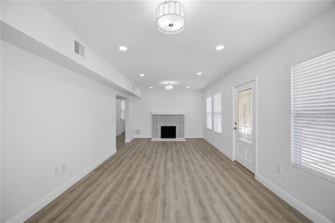 House in Saint Petersburg, Florida 3 bedrooms, 175.03 sq.m. № 2205248 - photo 8