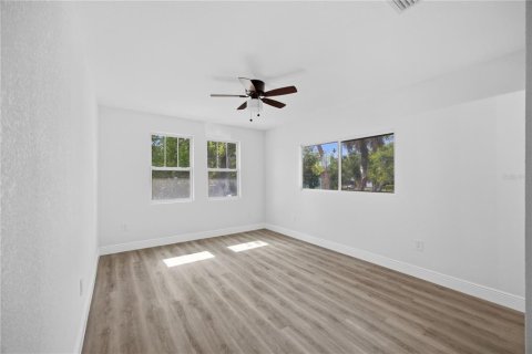 House in Saint Petersburg, Florida 3 bedrooms, 175.03 sq.m. № 2205248 - photo 20