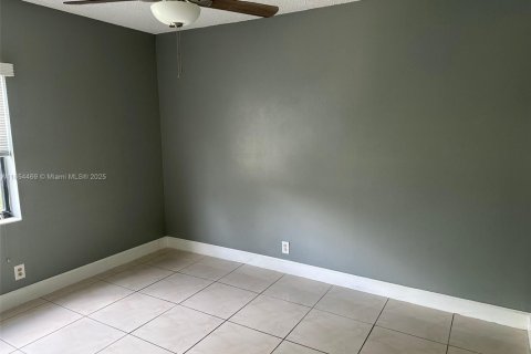 Condominio en alquiler en Pembroke Pines, Florida, 2 dormitorios, 91.04 m2 № 1872134 - foto 6