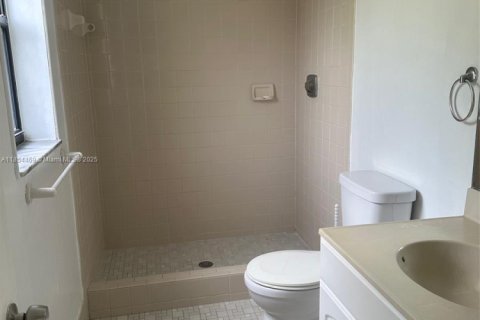 Condominio en alquiler en Pembroke Pines, Florida, 2 dormitorios, 91.04 m2 № 1872134 - foto 8