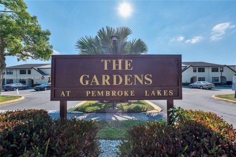 Condominio en alquiler en Pembroke Pines, Florida, 2 dormitorios, 91.04 m2 № 1872134 - foto 1