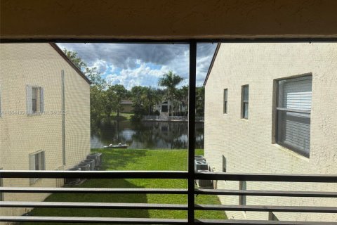 Condominio en alquiler en Pembroke Pines, Florida, 2 dormitorios, 91.04 m2 № 1872134 - foto 13