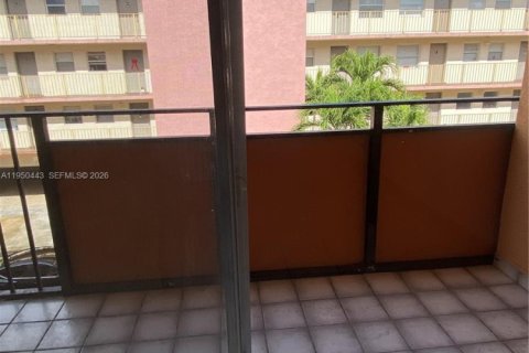 Купить кондоминиум в Майами, Флорида 1 спальня, 56.67м2, № 2153083 - фото 11