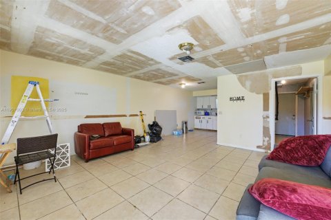 Commercial property in West Palm Beach, Florida 232.07 sq.m. № 1963613 - photo 10
