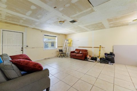 Commercial property in West Palm Beach, Florida 232.07 sq.m. № 1963613 - photo 9