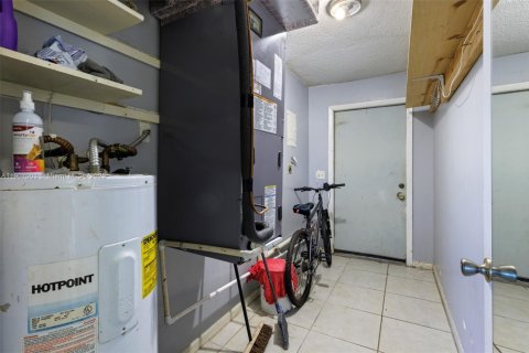 Commercial property in West Palm Beach, Florida 232.07 sq.m. № 1963613 - photo 7