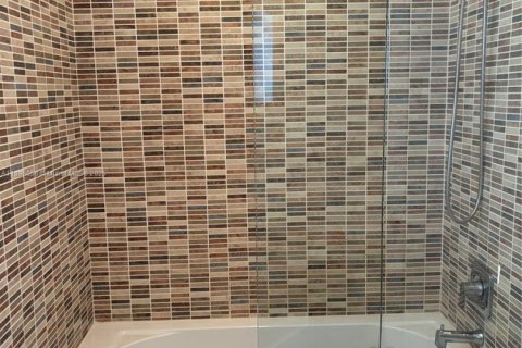 Снять в аренду виллу или дом в Холливуд, Флорида 4 спальни, 146.51м2, № 1951338 - фото 26