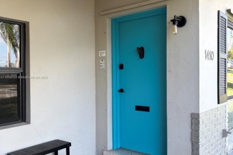 Снять в аренду виллу или дом в Холливуд, Флорида 4 спальни, 146.51м2, № 1951338 - фото 3