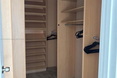 Снять в аренду виллу или дом в Холливуд, Флорида 4 спальни, 146.51м2, № 1951338 - фото 19