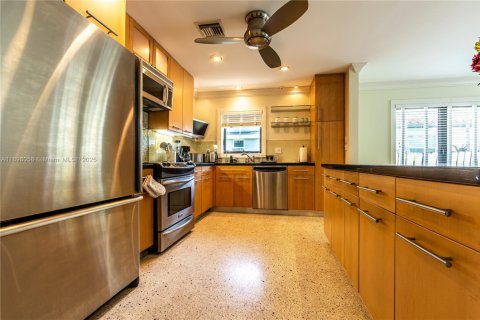 Снять в аренду виллу или дом в Холливуд, Флорида 4 спальни, 146.51м2, № 1951338 - фото 8