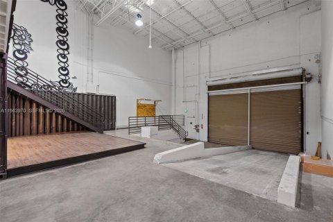 Commercial property in Miami, Florida № 2154990 - photo 11