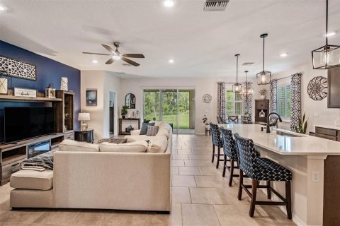 Casa en venta en Land O' Lakes, Florida, 4 dormitorios, 189.99 m2 № 2115028 - foto 3