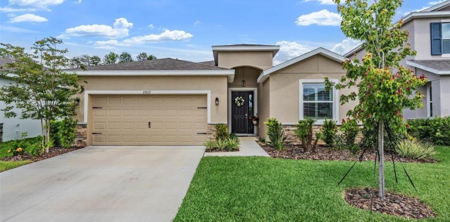 Casa en Land O' Lakes, Florida 4 dormitorios, 189.99 m2 № 2115028