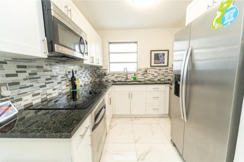 House in Miami, Florida 1 bedroom, 166.3 sq.m. № 2002737 - photo 7