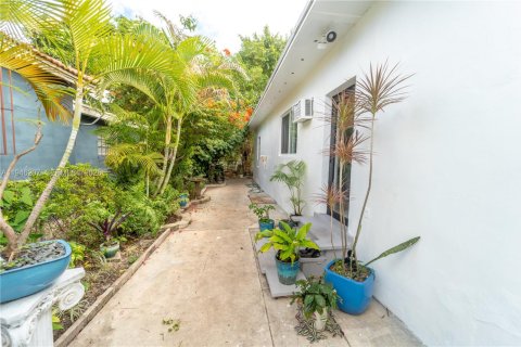 House in Miami, Florida 1 bedroom, 166.3 sq.m. № 2002737 - photo 2