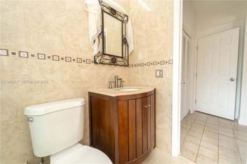 House in Miami, Florida 1 bedroom, 166.3 sq.m. № 2002737 - photo 20