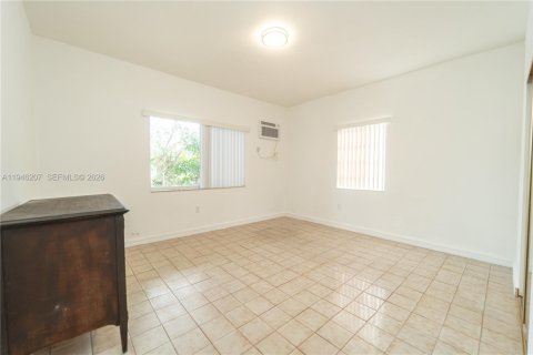 House in Miami, Florida 1 bedroom, 166.3 sq.m. № 2002737 - photo 9