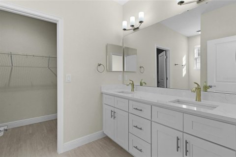 House in Oxford, Florida 4 bedrooms, 203.55 sq.m. № 1680942 - photo 9