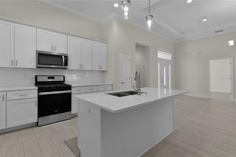 House in Oxford, Florida 4 bedrooms, 203.55 sq.m. № 1680942 - photo 2