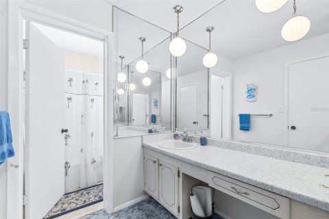 Condo in Belleair, Florida, 2 bedrooms  № 1618138 - photo 9