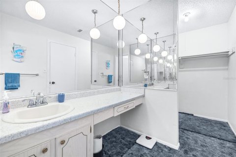 Condo in Belleair, Florida, 2 bedrooms  № 1618138 - photo 10