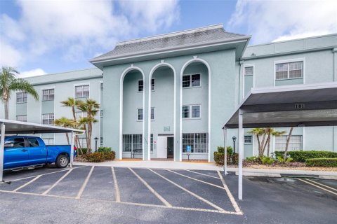 Condo in Belleair, Florida, 2 bedrooms  № 1618138 - photo 1