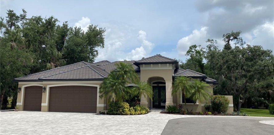 House in Sarasota, Florida 4 bedrooms, 359.62 sq.m. № 1680073