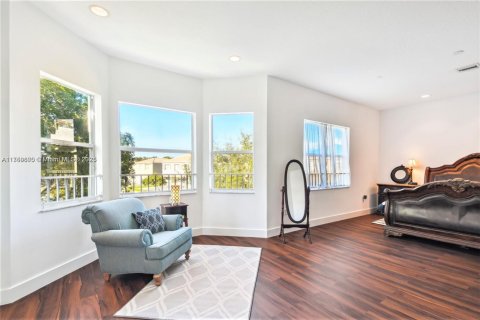 Casa en venta en Miramar, Florida, 6 dormitorios, 371.05 m2 № 1713221 - foto 24