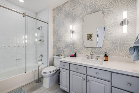 Condo in Miami, Florida, 2 bedrooms  № 2065927 - photo 19