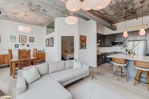 Condo in Miami, Florida, 2 bedrooms  № 2065927 - photo 12