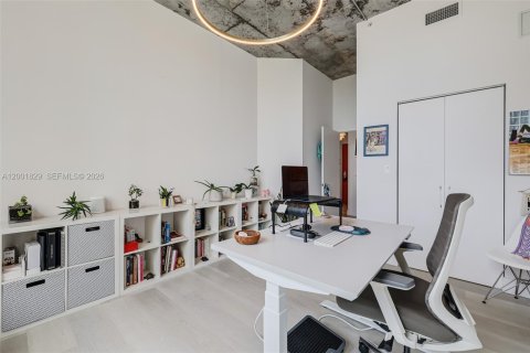 Condo in Miami, Florida, 2 bedrooms  № 2065927 - photo 22