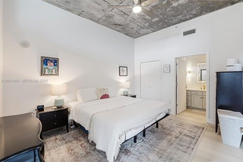 Condo in Miami, Florida, 2 bedrooms  № 2065927 - photo 13