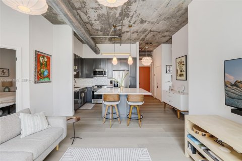 Condo in Miami, Florida, 2 bedrooms  № 2065927 - photo 11