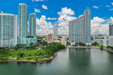 Condo in Miami, Florida, 2 bedrooms  № 2065927 - photo 29