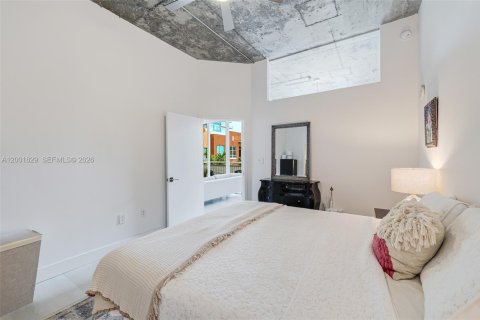 Condo in Miami, Florida, 2 bedrooms  № 2065927 - photo 16