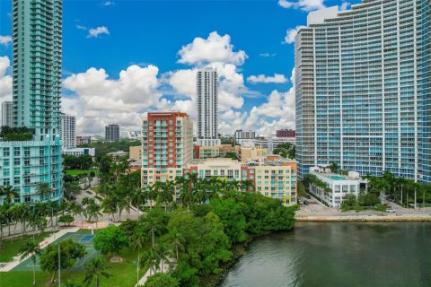 Condo in Miami, Florida, 2 bedrooms  № 2065927 - photo 28