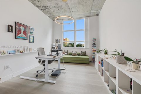 Condo in Miami, Florida, 2 bedrooms  № 2065927 - photo 20