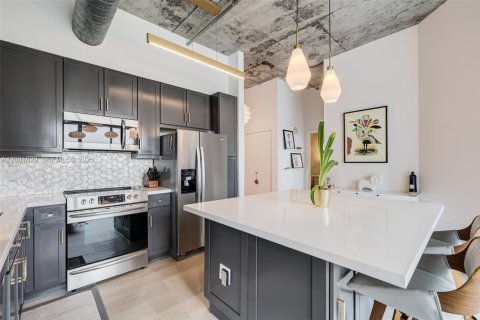 Condo in Miami, Florida, 2 bedrooms  № 2065927 - photo 4