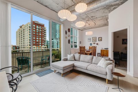 Condo in Miami, Florida, 2 bedrooms  № 2065927 - photo 6