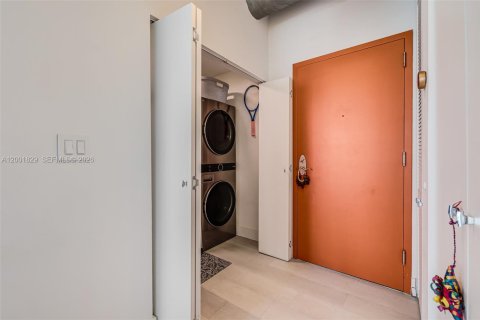 Condo in Miami, Florida, 2 bedrooms  № 2065927 - photo 24