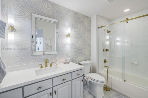 Condo in Miami, Florida, 2 bedrooms  № 2065927 - photo 17