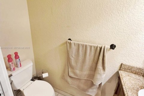 Touwnhouse à vendre à Pembroke Pines, Floride: 3 chambres, 151.9 m2 № 2077046 - photo 28