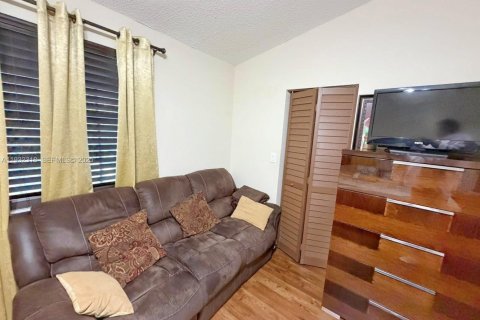 Touwnhouse à vendre à Pembroke Pines, Floride: 3 chambres, 151.9 m2 № 2077046 - photo 6