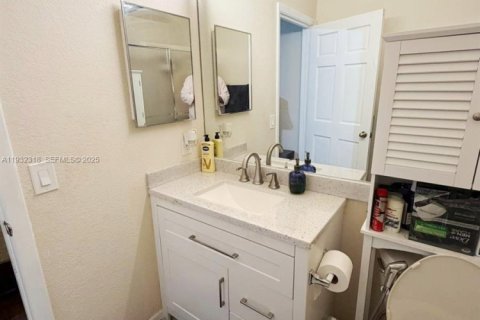 Touwnhouse à vendre à Pembroke Pines, Floride: 3 chambres, 151.9 m2 № 2077046 - photo 12