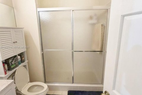 Touwnhouse à vendre à Pembroke Pines, Floride: 3 chambres, 151.9 m2 № 2077046 - photo 10