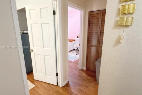Touwnhouse à vendre à Pembroke Pines, Floride: 3 chambres, 151.9 m2 № 2077046 - photo 21