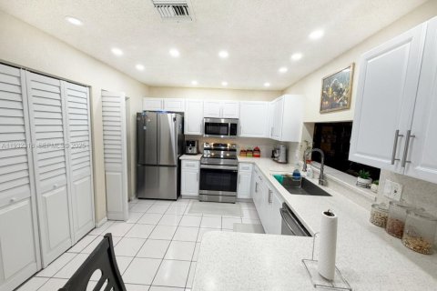 Touwnhouse à vendre à Pembroke Pines, Floride: 3 chambres, 151.9 m2 № 2077046 - photo 30