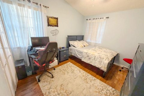 Touwnhouse à vendre à Pembroke Pines, Floride: 3 chambres, 151.9 m2 № 2077046 - photo 16