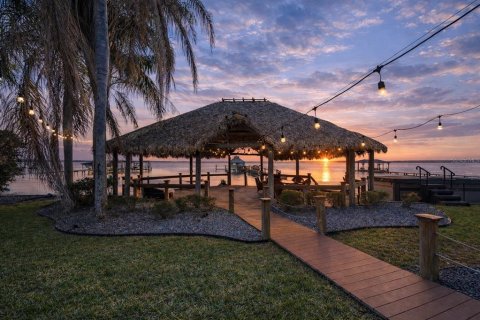 Casa en Ocklawaha, Florida 5 dormitorios, 443.7 m2 № 2117795